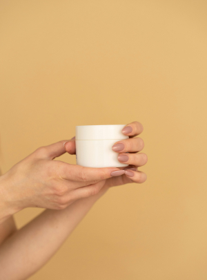 pexels-mikhail-nilov-6707337